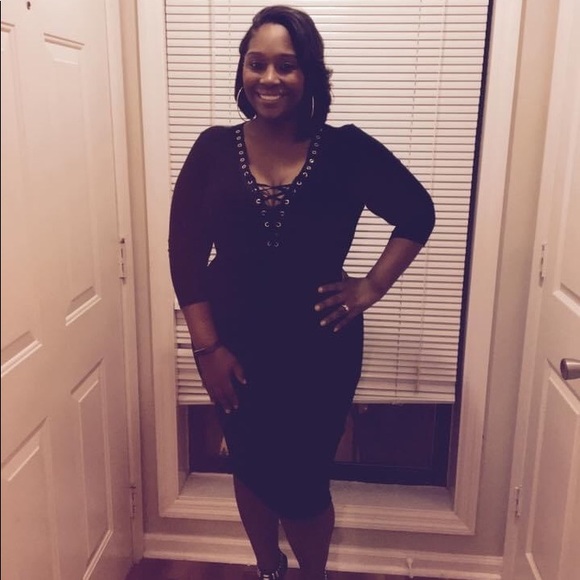 Dresses & Skirts - Black bodycon dress